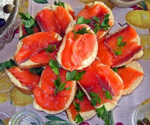 Бутерброды с красной рыбкой Бутерброды с красной рыбкой
