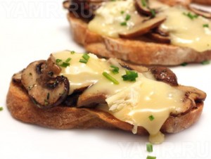 Бутерброды с сыром и шампиньонами Бутерброды с сыром и шампиньонами