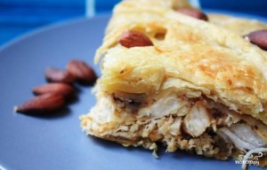 Пирог с курицей, миндалем и корицей Пирог с курицей, миндалем и корицей
