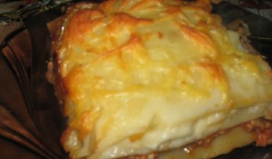 Мясная лазанья с соусом бешамель и грибами