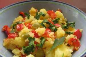 Картофель с оливками, болгарским перцем и зеленью