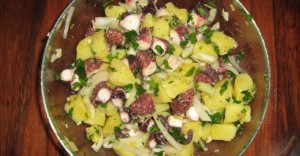 Итальянский салатик из осьминога с картофелем