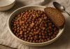 Серые горохи с беконом в домашних условиях