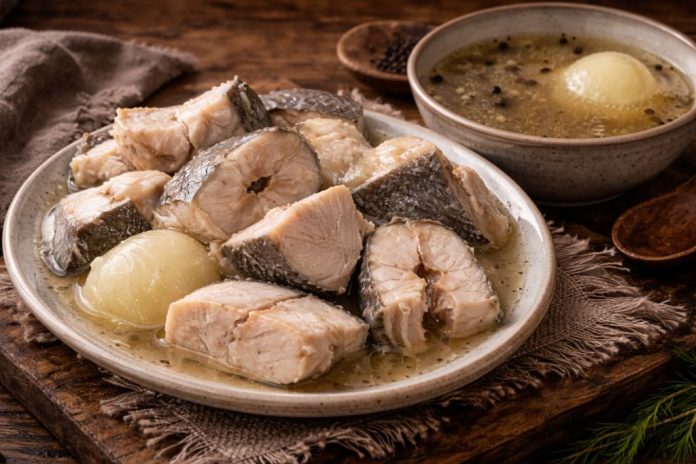 Отварная рыба с бульоном по-якутски в домашних условиях (Республика Саха (Якутия)) Отварная рыба с бульоном по-якутски в домашних условиях (Республика Саха (Якутия))