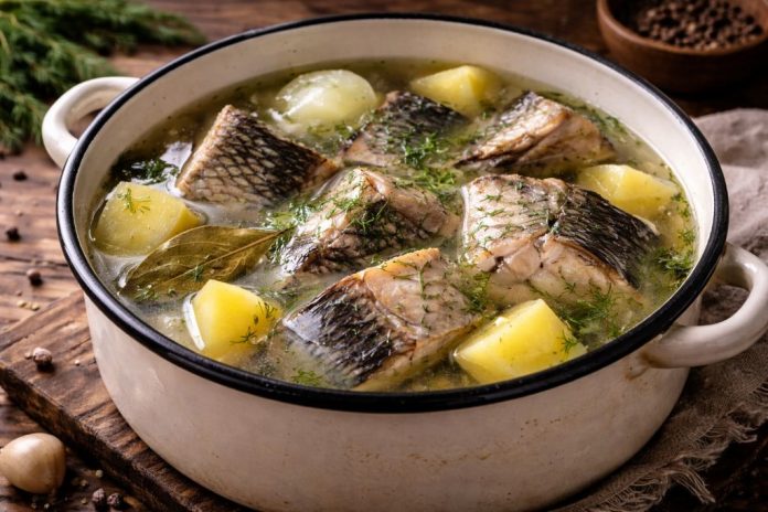 Уха из енисейской рыбы с картофелем в домашних условиях (Красноярский край)
