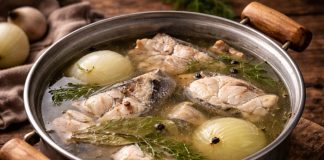 Уха из северной рыбы с луком по-ямальски в домашних условиях (Ямало-Ненецкий автономный округ)