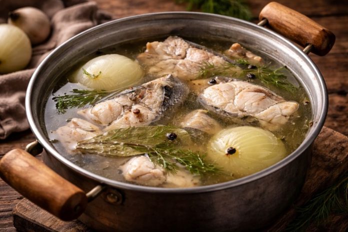 Уха из северной рыбы с луком по-ямальски в домашних условиях (Ямало-Ненецкий автономный округ)