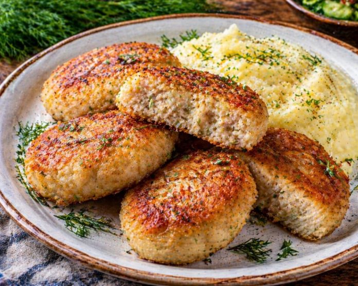 Рыбные котлеты из минтая в домашних условиях (Сахалинская область)