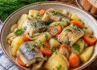 Тушёная рыба с картофелем в домашних условиях (Сахалинская область)