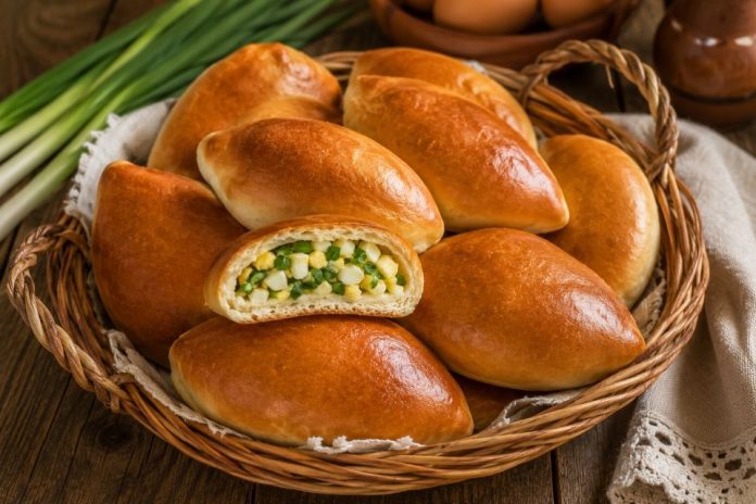 Домашние пирожки с яйцом и зелёным луком в домашних условиях (Рязанская область)