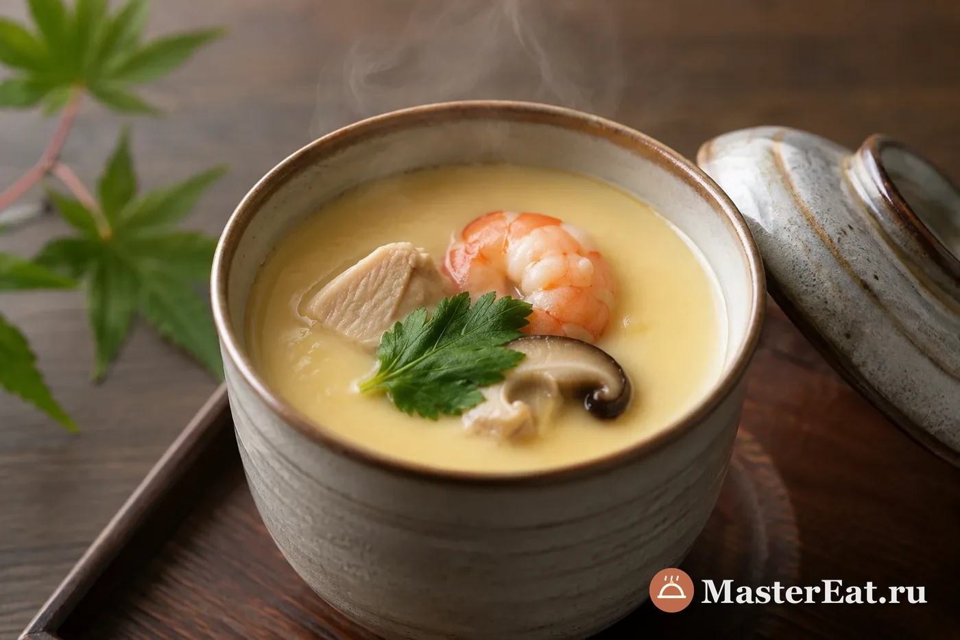 Японский яичный крем чаванмуши с курицей и креветками