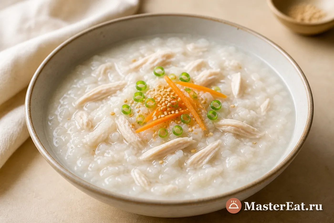 Корейская рисовая каша дакчук с кусочками курицы