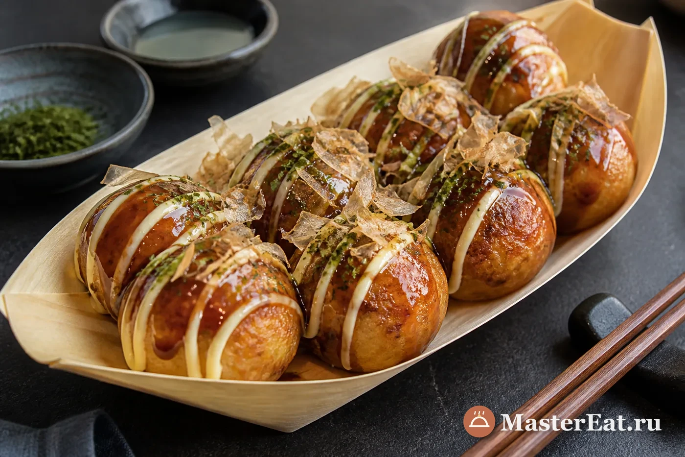 Японские шарики такояки с осьминогом и соусом
