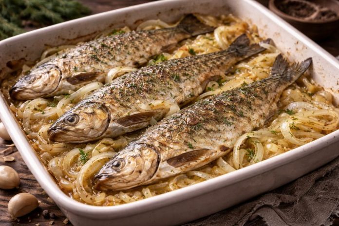 Омуль запечённый с луком по-иркутски в домашних условиях (Иркутская область)