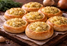 Сибирские шаньги с картофелем и луком в духовке (Красноярский край)