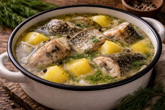 Суп из рыбы с картофелем по-енисейски в домашних условиях (Красноярский край) Суп из рыбы с картофелем по-енисейски в домашних условиях (Красноярский край)