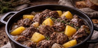 Тушёная оленина с картофелем по-северному (Ненецкий автономный округ)