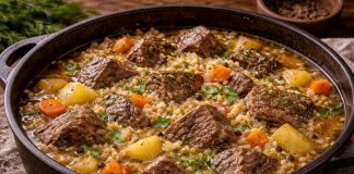 Тушёное мясо с крупой по-сибирски в домашних условиях (Красноярский край) Тушёное мясо с крупой по-сибирски в домашних условиях (Красноярский край)