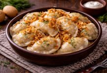 Домашние вареники с картофелем и луком по-биробиджански в домашних условиях (Еврейская автономная область)