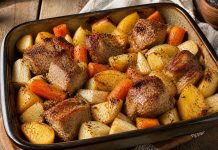 Запечённое мясо с корнеплодами в духовке в домашних условиях (Магаданская область)