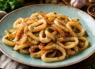 Кальмары, жаренные с луком в домашних условиях (Сахалинская область)
