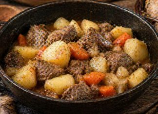 Тушёное мясо с картофелем по-северному в домашних условиях (Магаданская область)