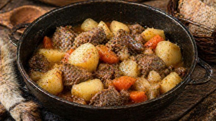Тушёное мясо с картофелем по-северному в домашних условиях (Магаданская область)